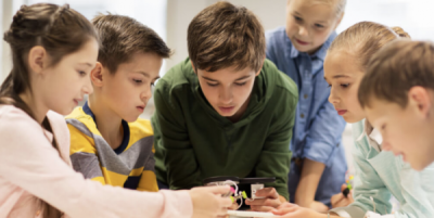 students-focussing-wondering-1-600x302